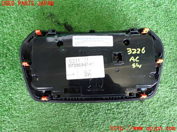 2UPJ-9232266066]ジープ・レネゲード(BV13PM)エアコンスイッチ1 中古_2