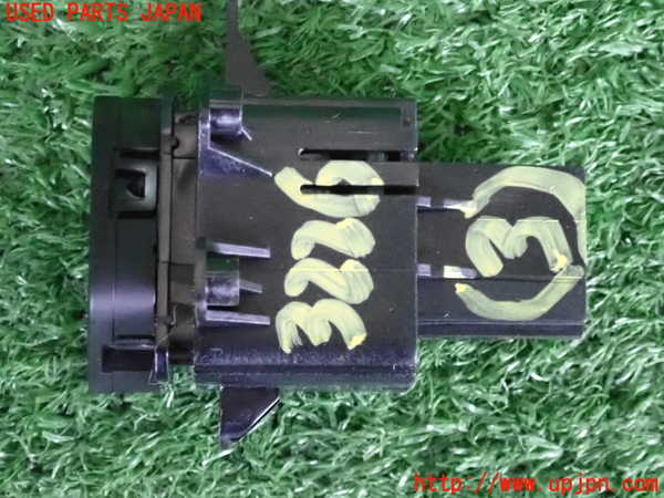 2UPJ-9232266308]ジープ・レネゲード(BV13PM)スイッチ3 (ESC OFF) 中古_2