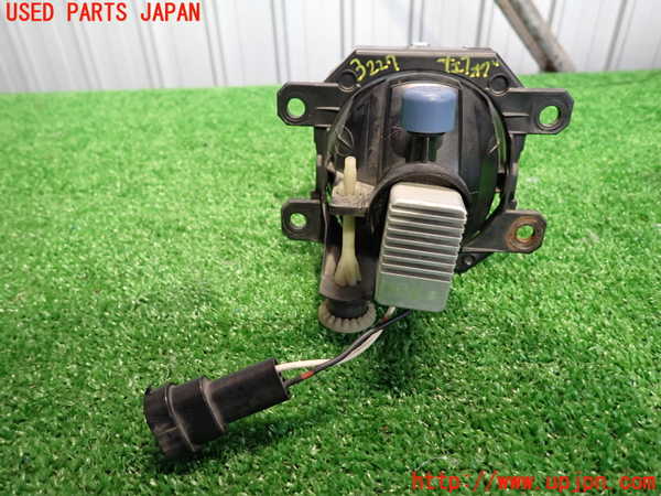 2UPJ-9232271182]レガシィ ワゴン(BRM)左フォグ 中古_2