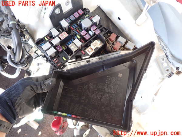 2UPJ-9232276742]レガシィ ワゴン(BRM)ヒューズボックス2 中古_2