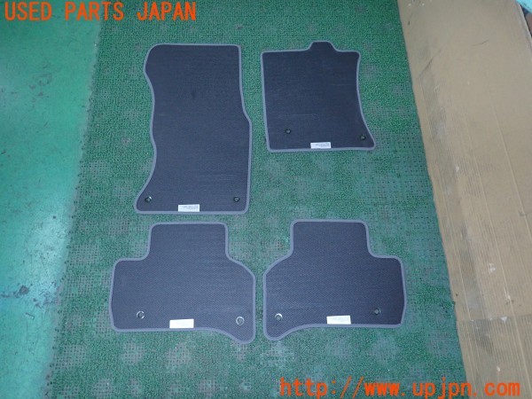 3UPJ=9232290629]ジャガー XE(JA2NA X760)純正 300283-785 フロアマット 中古_4