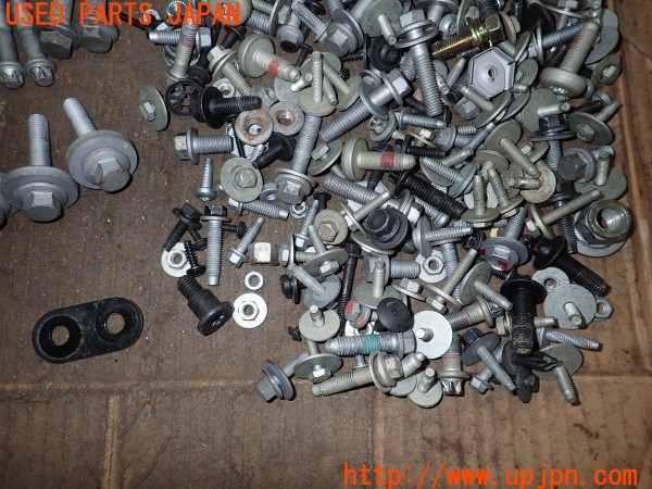 3UPJ=9232290720]ジャガー XE(JA2NA X760)ネジ・ナット・ステー類 セット ジャンク_5