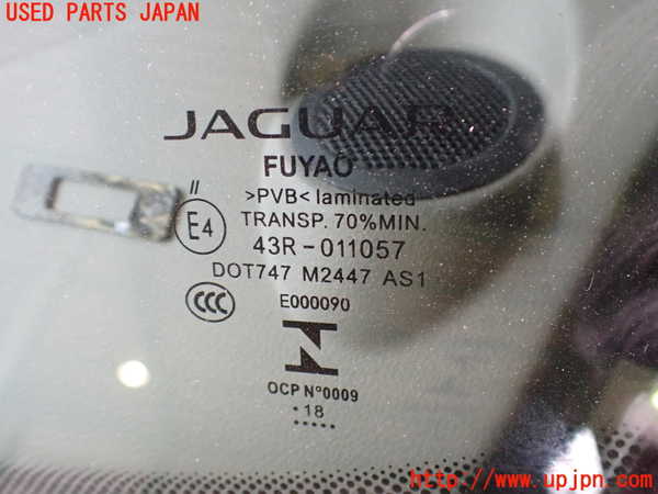 2UPJ-9232291195]ジャガー・XE(JA2NA)フロントガラス 中古(43R-011057 M2447)_4
