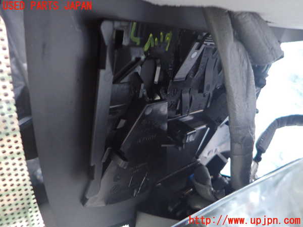2UPJ-9232291195]ジャガー・XE(JA2NA)フロントガラス 中古(43R-011057 M2447)_5