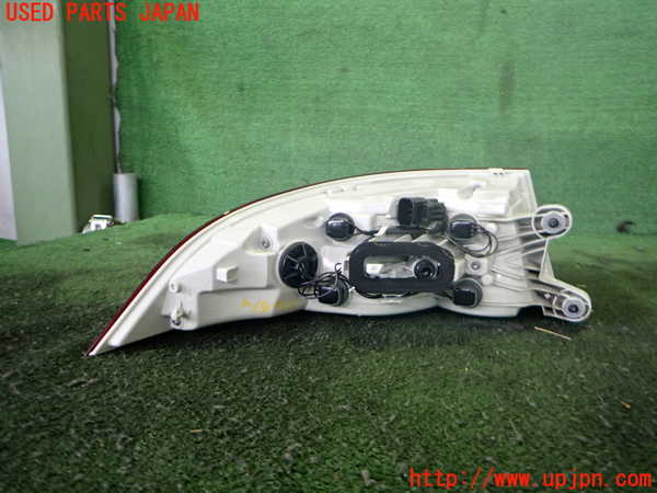 2UPJ-9232291530]ジャガー・XE(JA2NA)右テールランプ 中古_2