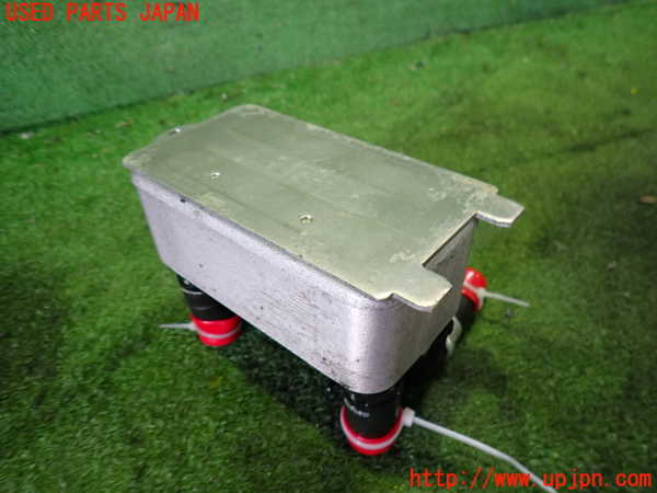 2UPJ-9232292481]ジャガー・XE(JA2NA)オイルクーラー1 中古_2