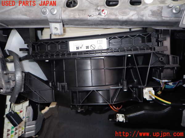 2UPJ-9232296081]ジャガー・XE(JA2NA)エバポレーター1 中古_3