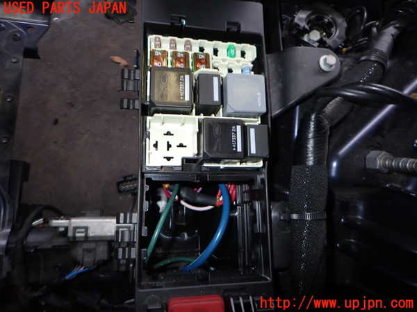 2UPJ-9232296743]ジャガー・XE(JA2NA)ヒューズボックス3 中古_3