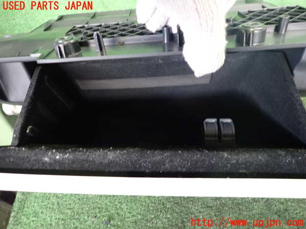 2UPJ-9232297516]ジャガー・XE(JA2NA)グローブボックス1 中古_2