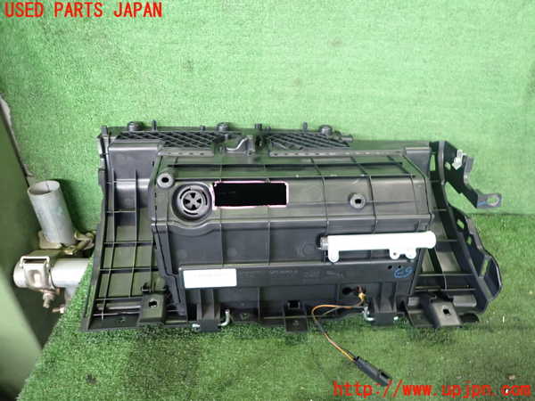 2UPJ-9232297516]ジャガー・XE(JA2NA)グローブボックス1 中古_3