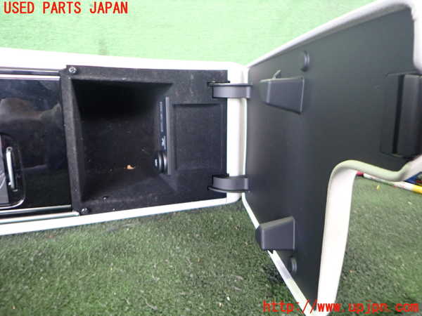 2UPJ-9232297540]ジャガー・XE(JA2NA)センターコンソール 中古_4