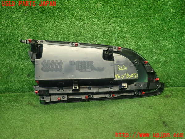 1UPJ-9232307516]アクア(AQUA)(MXPK11)グローブボックス1 中古_3