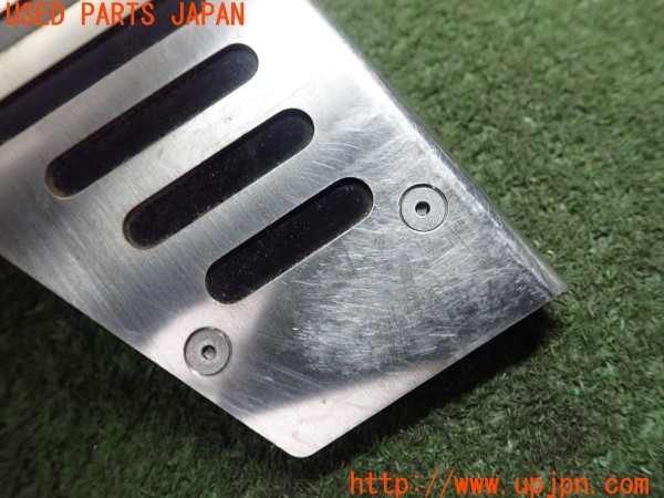 3UPJ=9232320630]VW ザ･ビートル(16CPL)純正 アクセル ブレーキ フットレスト ペダルカバー アクセルペダル付き 右ハンドル・AT用 中古_2