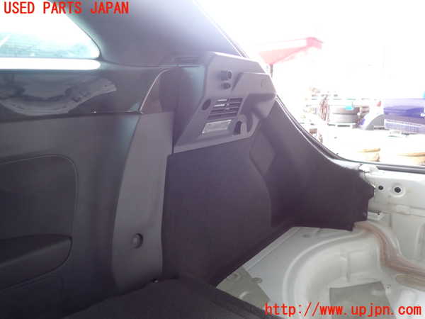 2UPJ-9232327675]VW ザ･ビートル(16CPL)右リアピラートリム 中古_4