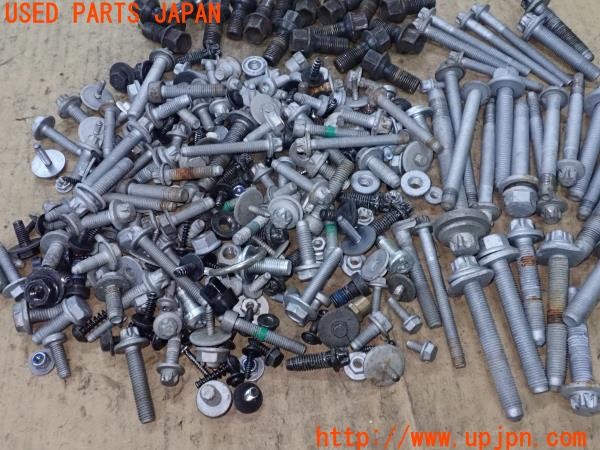 3UPJ=9232340720]ベンツ CLA250 4MATIC(117346)ネジ・ナット・ステー類 セット ジャンク_3