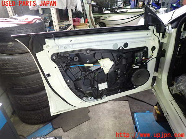 1UPJ-9232341260]ベンツ CLA250 4MATIC(117346 C117)左前ドア M62 中古_2
