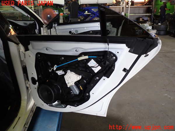 1UPJ-9232341290]ベンツ CLA250 4MATIC(117346 C117)右後ドア 43R-00128 中古_2