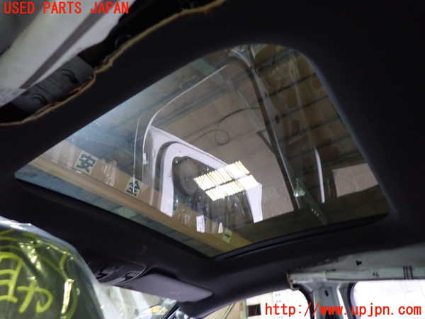 1UPJ-9232341470]ベンツ CLA250 4MATIC(117346 C117)1列目サンルーフガラス M12385 中古_3