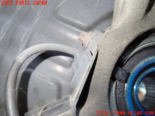 1UPJ-9232344295]ベンツ CLA250 4MATIC(117346 C117)左フロントナックルハブ 中古_2