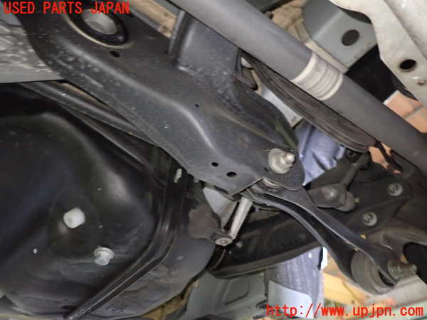 1UPJ-9232345295]ベンツ CLA250 4MATIC(117346 C117)リアメンバー 中古_2