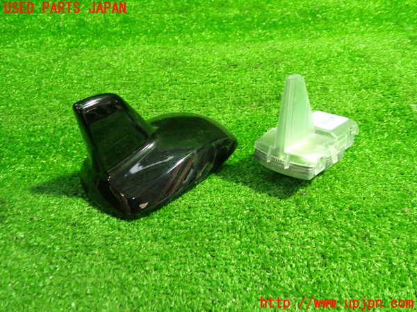 1UPJ-9232346550]ベンツ CLA250 4MATIC(117346 C117)アンテナ 中古_3