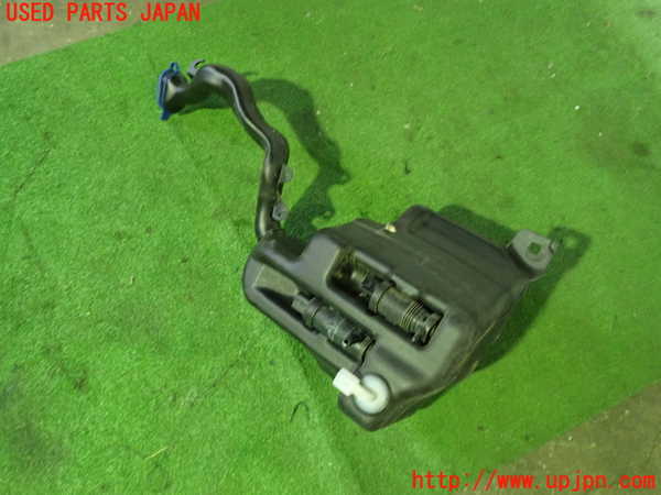 1UPJ-9232346791]ベンツ CLA250 4MATIC(117346 C117)ウォッシャータンク1 中古_3