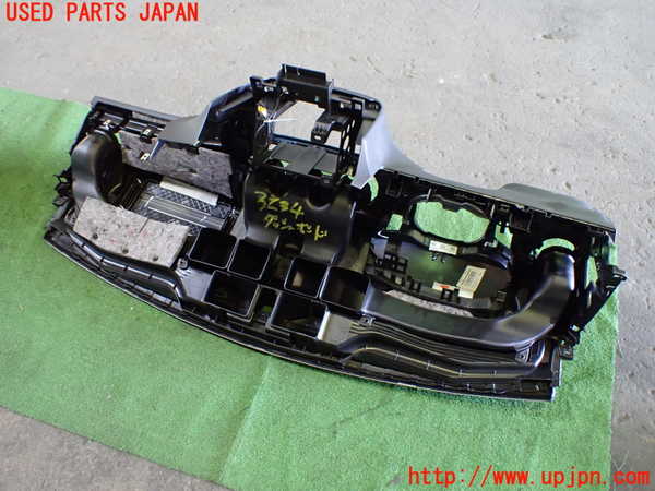 1UPJ-9232347505]ベンツ CLA250 4MATIC(117346 C117)ダッシュボード 中古_5