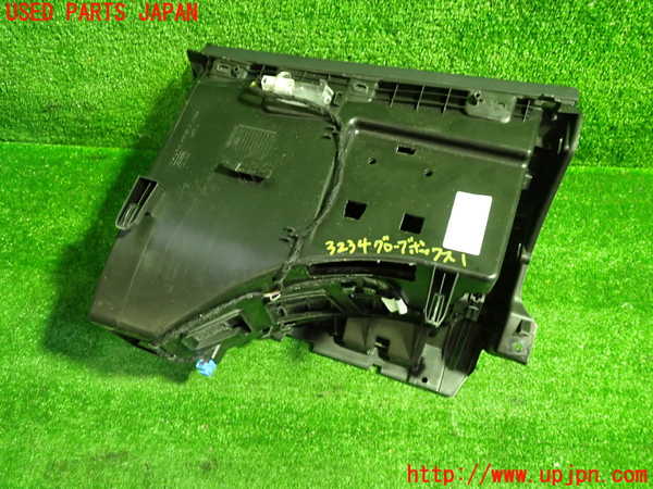 1UPJ-9232347516]ベンツ CLA250 4MATIC(117346 C117)グローブボックス1 中古_3