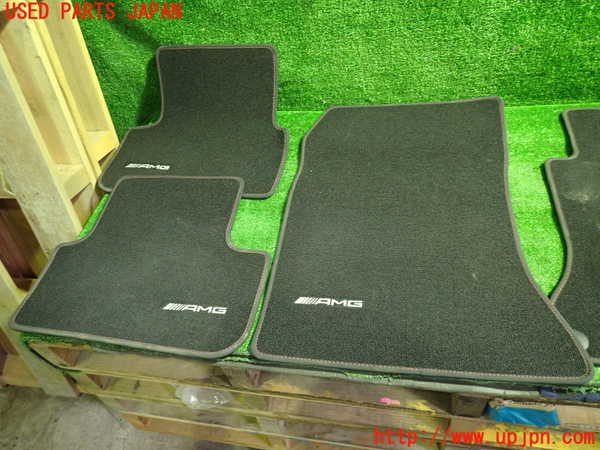 1UPJ-9232347800]ベンツ CLA250 4MATIC(117346 C117)フロアマット 中古_3