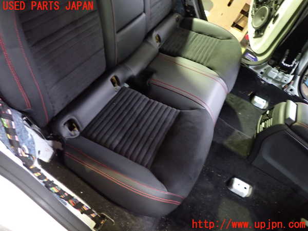 1UPJ-9232347385]ベンツ CLA250 4MATIC(117346 C117)リアシート 中古_2