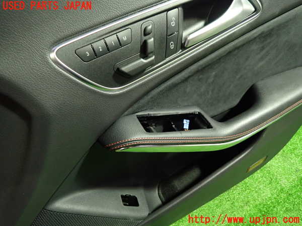 1UPJ-9232341234]ベンツ CLA250 4MATIC(117346 C117)右前ドア内張り 中古_2