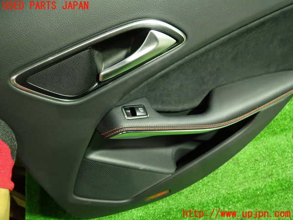 1UPJ-9232341294]ベンツ CLA250 4MATIC(117346 C117)右後ドア内張り 中古_2