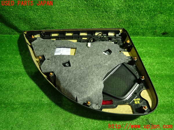 1UPJ-9232341294]ベンツ CLA250 4MATIC(117346 C117)右後ドア内張り 中古_3
