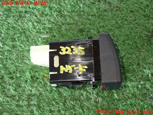 2UPJ-9232356290]GR86(BRZ)(ZN8)ハザードスイッチ 中古_2