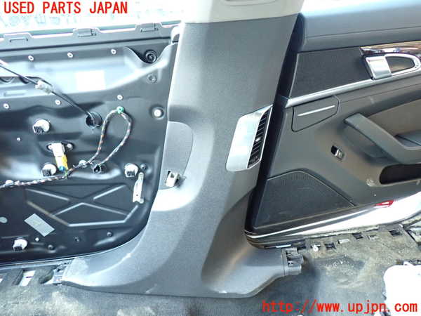 1UPJ-9232387665]ポルシェ・パナメーラ S E-ハイブリッド(970CGEA)右センターピラートリム 中古_3