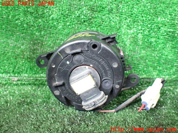 1UPJ-9232401182]ジムニー シエラ(JB43W)左フォグ 中古_4