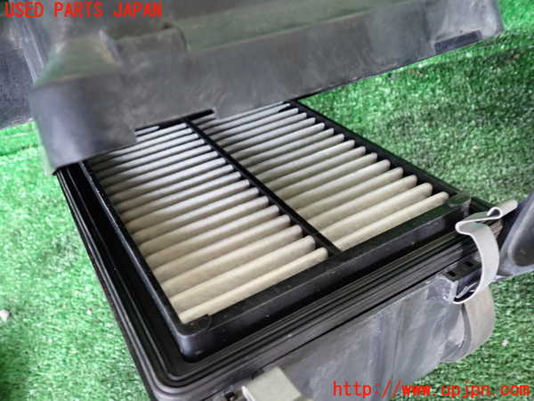 1UPJ-9232402560]ジムニー シエラ(JB43W)エアクリーナーボックス 中古_4