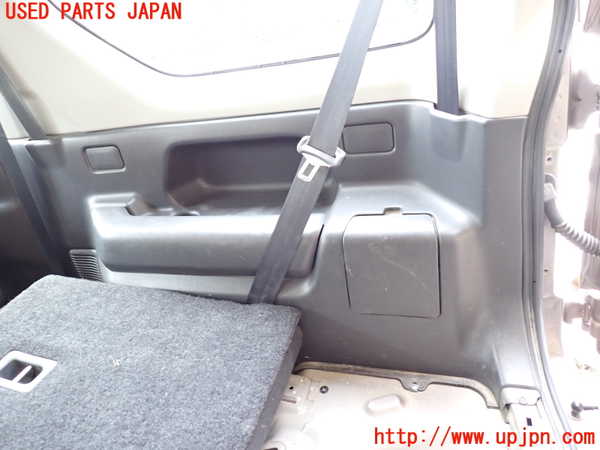 1UPJ-9232407675]ジムニー シエラ(JB43W)右リアピラートリム 中古_3