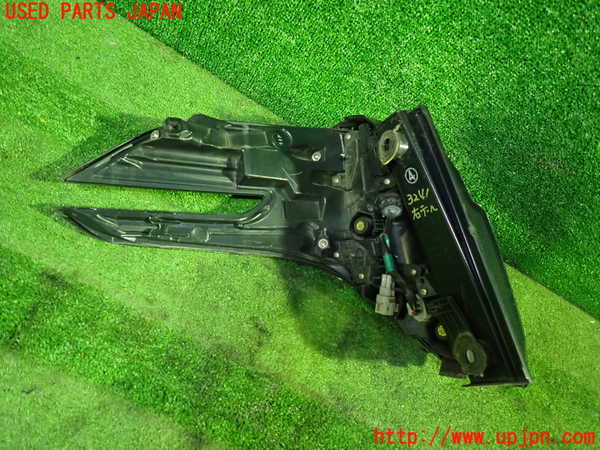 1UPJ-9232411530]ヴェルファイアハイブリッド(AYH30W)右テールランプ 中古_2
