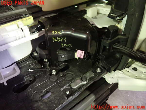 1UPJ-9232411349]ヴェルファイアハイブリッド(AYH30W)左後パワースライドドアユニット 中古_2