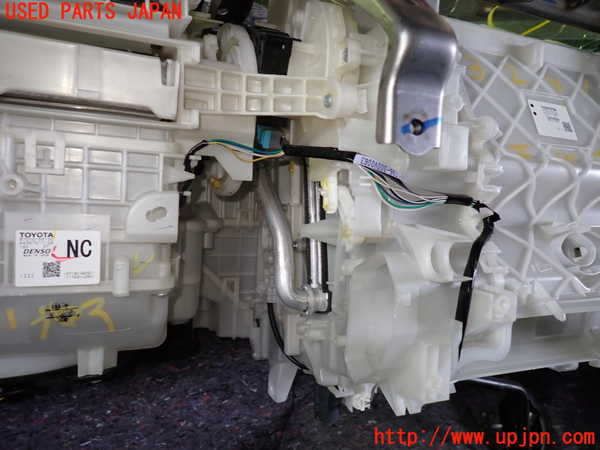 1UPJ-9232416081]ヴェルファイアハイブリッド(AYH30W)エバポレーター1 (フロント) 中古_2