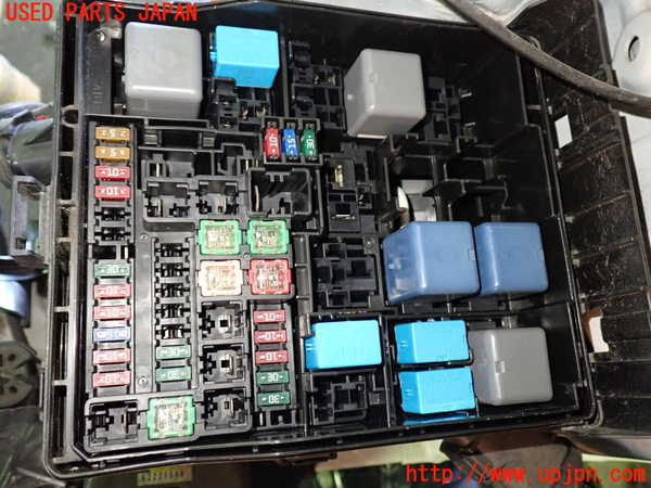 1UPJ-9232416742]ヴェルファイアハイブリッド(AYH30W)ヒューズボックス2 中古_2