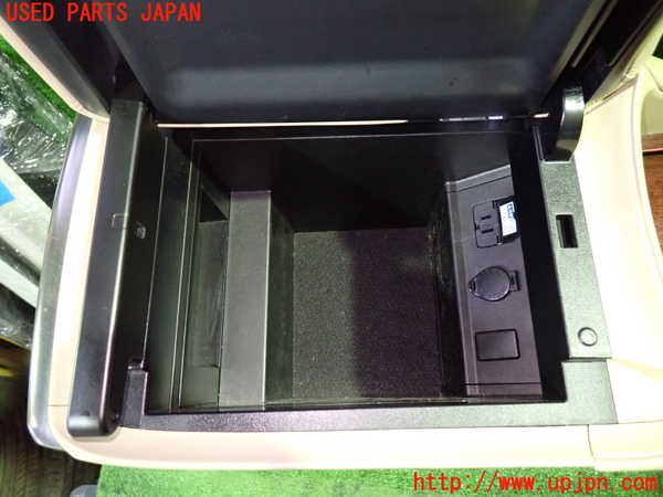1UPJ-9232417540]ヴェルファイアハイブリッド(AYH30W)センターコンソール 中古_3