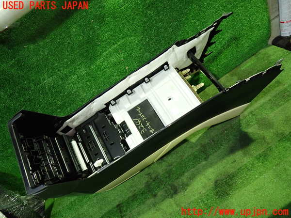 1UPJ-9232417540]ヴェルファイアハイブリッド(AYH30W)センターコンソール 中古_5