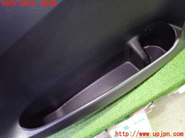 1UPJ-9232411264]ヴェルファイアハイブリッド(AYH30W)左前ドア内張り 中古_3