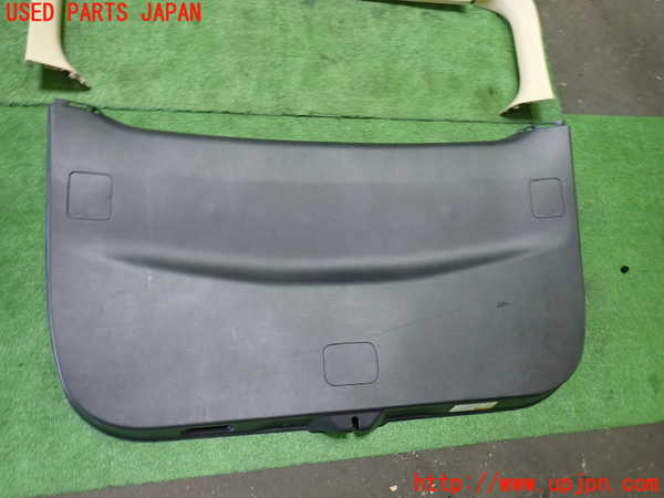 1UPJ-9232411578]ヴェルファイアハイブリッド(AYH30W)バックドア内張り 中古_3