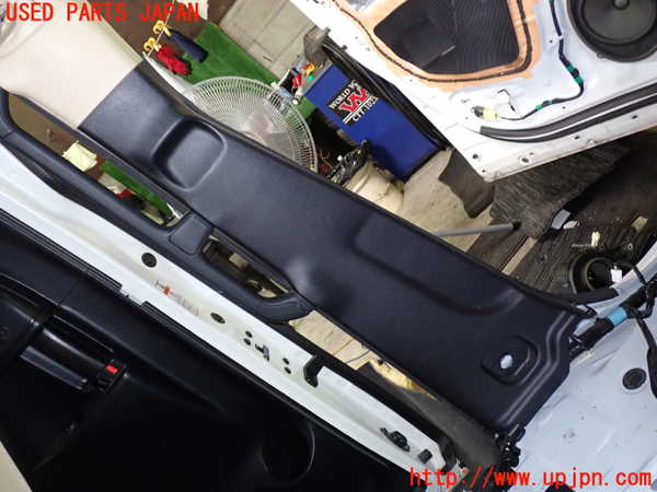 1UPJ-9232417670]ヴェルファイアハイブリッド(AYH30W)左センターピラートリム 中古_3