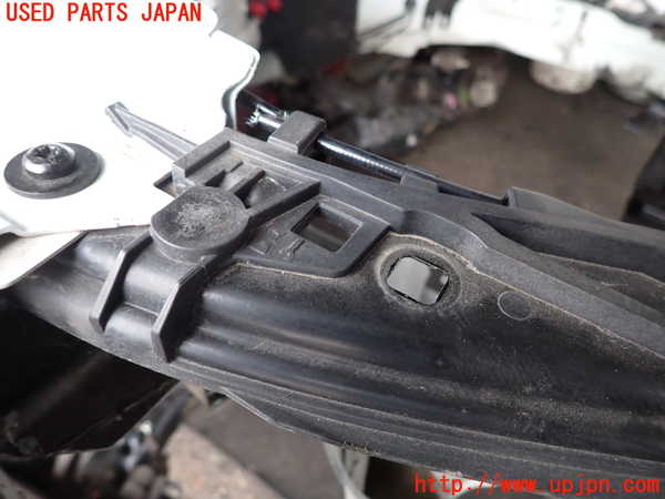 2UPJ-9232451041]アウディ・A1 スポーツバック(8XCHZ)コアサポート 中古_4