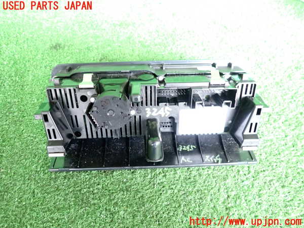 2UPJ-9232456066]アウディ・A1 スポーツバック(8XCHZ)エアコンスイッチ1 中古_2