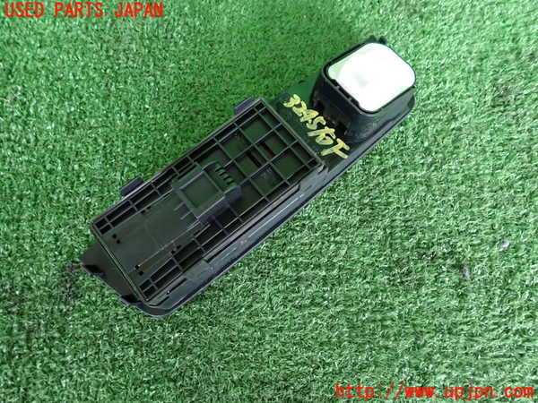 2UPJ-9232456240]アウディ・A1 スポーツバック(8XCHZ)右前パワーウィンドウスイッチ 中古_2